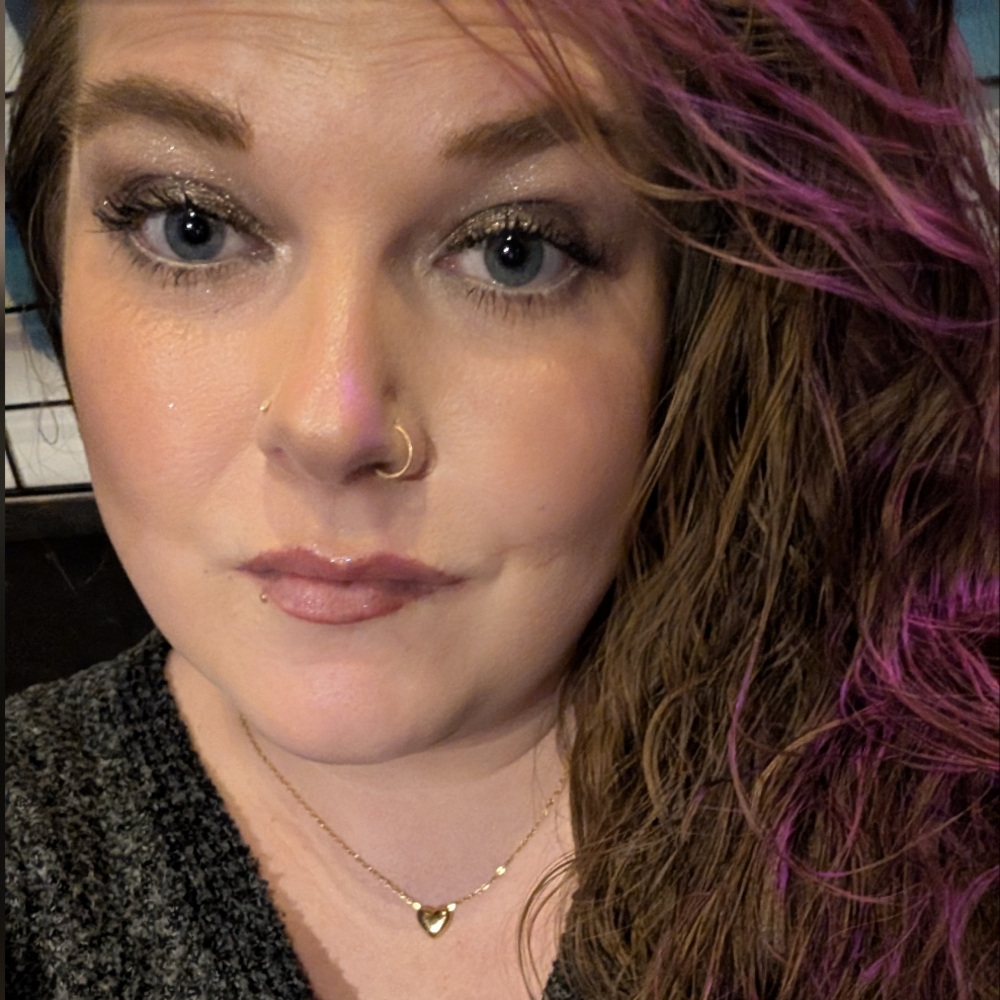 Meet your Posher, Larissa